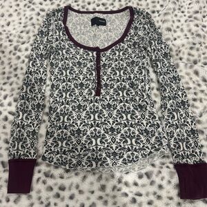 Women's Black and White Patterned Top